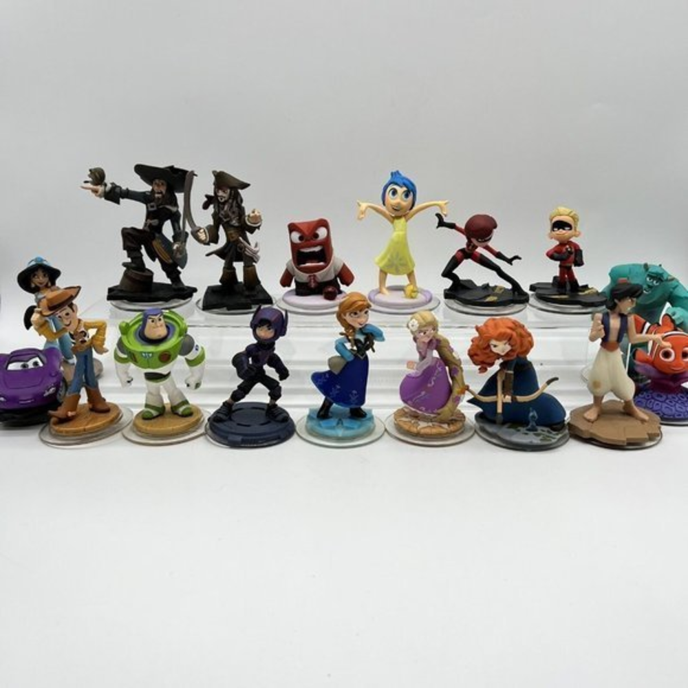 Disney Infinity Bundle Of 17 Pirates Incredibles Nemo Aladdin Toy Story Cars Set